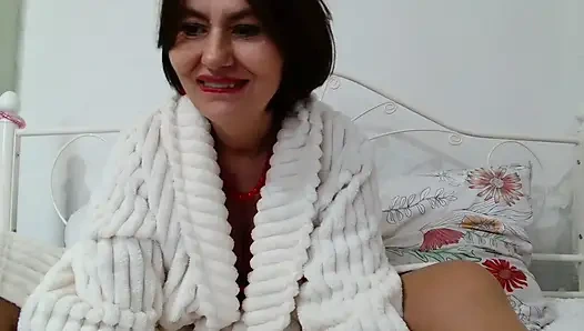 Yırtık külotlu çoraplı büyük memeli boşalma