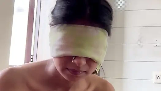 Utangaç Hintli kız