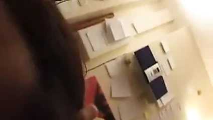 Beyaz yarak için mükemmel siyah götlü hizmetçi