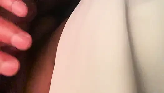 Büyük memeli kız arkadaş evinde yüksek sesle inleyerek sert sikiliyor ve şaplak atıyor