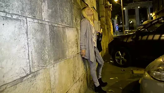 Sıcak fetiş seks için bir sarışın sürtük içinde ısı