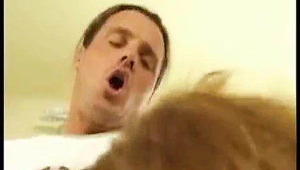 Sert adam sikikleri Alman ev hanımı