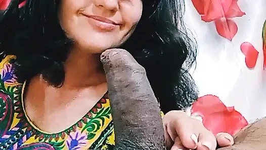 Tombul kız erkek arkadaşını memnun ediyor