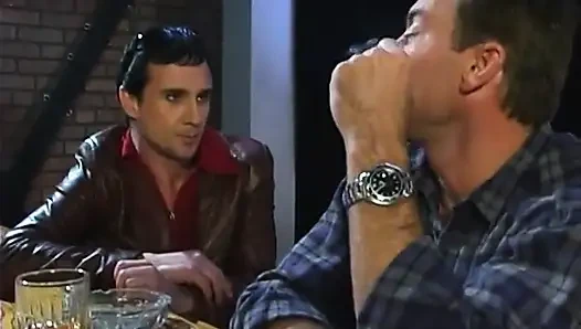 Hatun ıslak amcığını Randy Spears'a siktiriyor