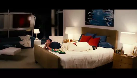 Monica'nın göğüsleri büyüdü!