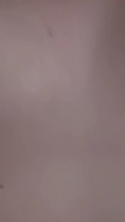 Pembe külot kapalı - yakın çekimde amatör selfie parmaklıyor