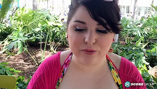 Alana Lace ve Kelli Maxxx ile Güney Plajı'nda bir gün