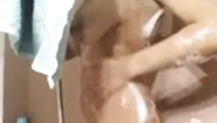 Ateşli hintli kız banyoda