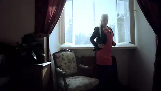 Jessie volt, penceresinde mastürbasyon yaparken çarpıcı görünüyor