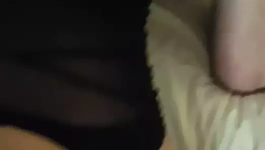 Evli kadın adamla sikişiyor