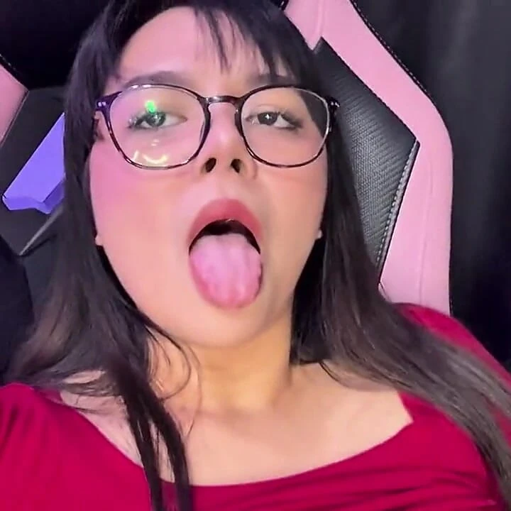Pinay tek başına mastürbasyon ve klitoris oyunu