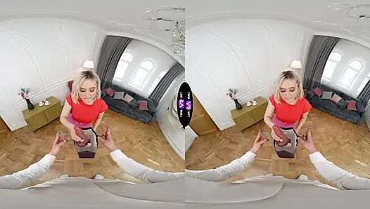 Molly Cute yapay penisi gerçek yarakla karşılaştırıyor ve sonra döl istiyor - teenmegaworld