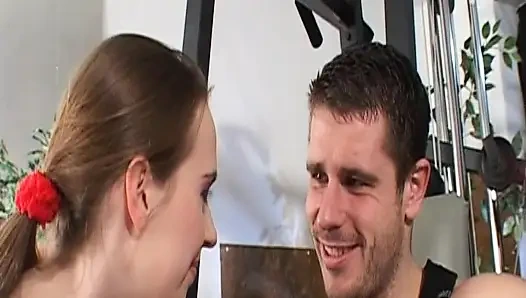 Büyük memeli sarışın Alman orta yaşlı seksi kadın retroda anal sikiliyor