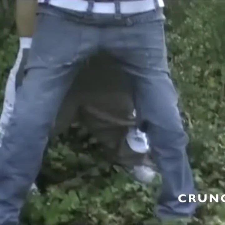Fransız porno yıldızı Brice Farmer tarafından sergide sikiliyor