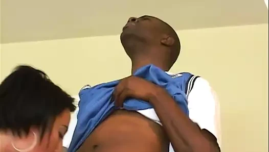 Minyon latina gets bir dev siyah horoz içinde ona sikme delikler