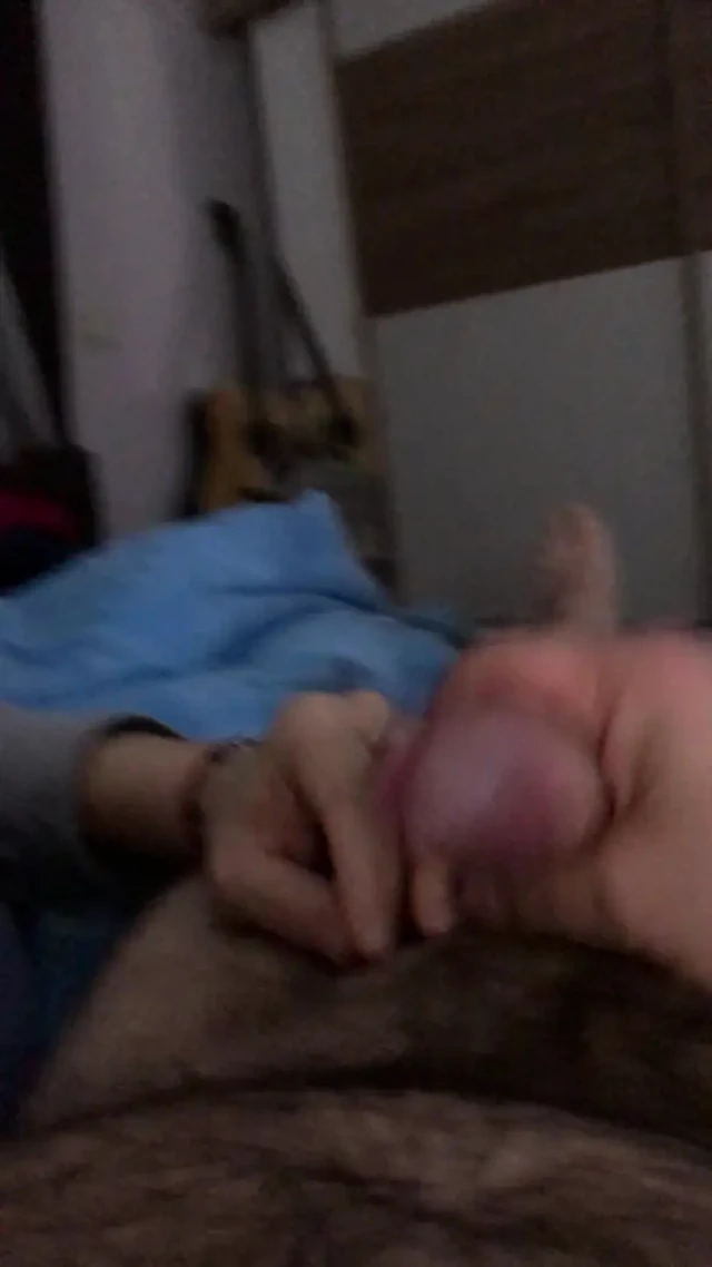 Karım bana büyük bir boşalma ile muhteşem bir gece mastürbasyonu yapıyor