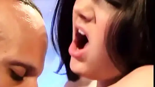 Klasik amcık yalama büyük yarak emiyor amcık sikişi... ağzına boşalma