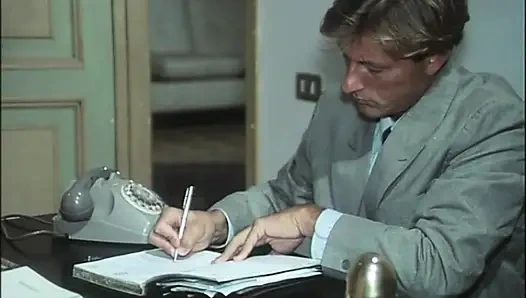 Üvey kız kardeşi ve sevgilisiyle üçlü bir ilişki