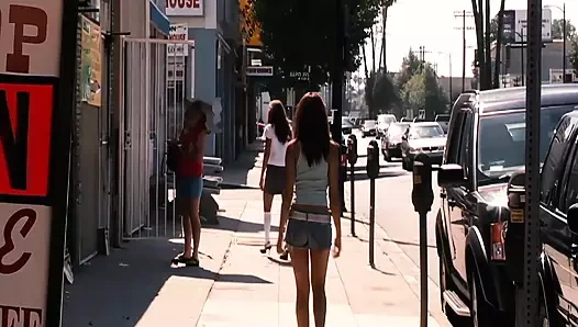 Keanni Lei beyaz oğlanın yarağını sikiyor