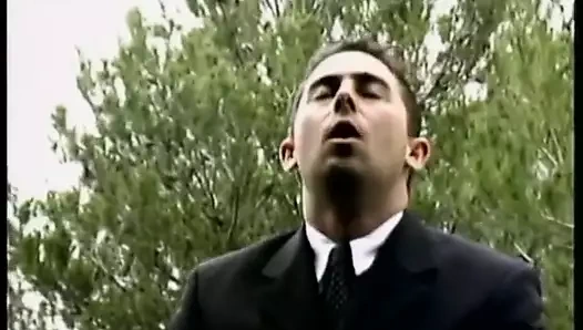 Adam hatuna oral seks yapıyor ve açık havada götünü ve amını sikiyor