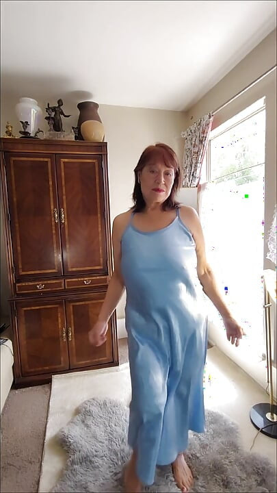 Saten nightgown striptiz dansı