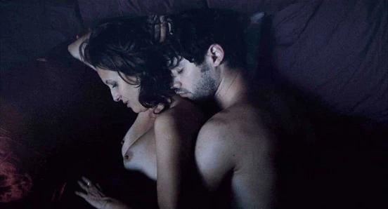 Scandalplanet.com'da Antonella Costa'nın üstsüz sahnesi