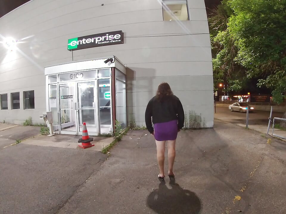 Mature Sissy Cd Prostitute is on an outdoor public adventure