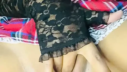 Seksi ateşli amcıklı genç kız öğrenci parmaklıyor