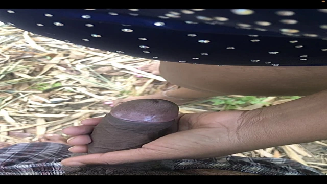 genç kız mastürbasyon kapalı onun büyük siyah horoz içinde the çalılar