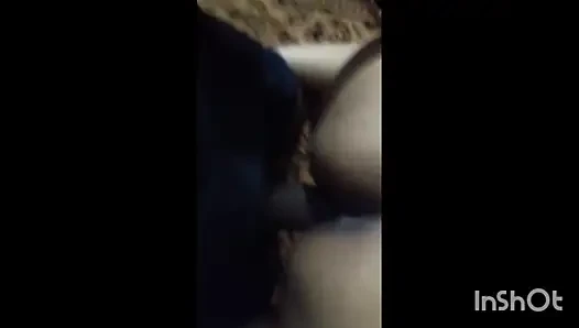 Meena yenge kocasının arkadaşıyla romantik seksin tadını çıkarıyor