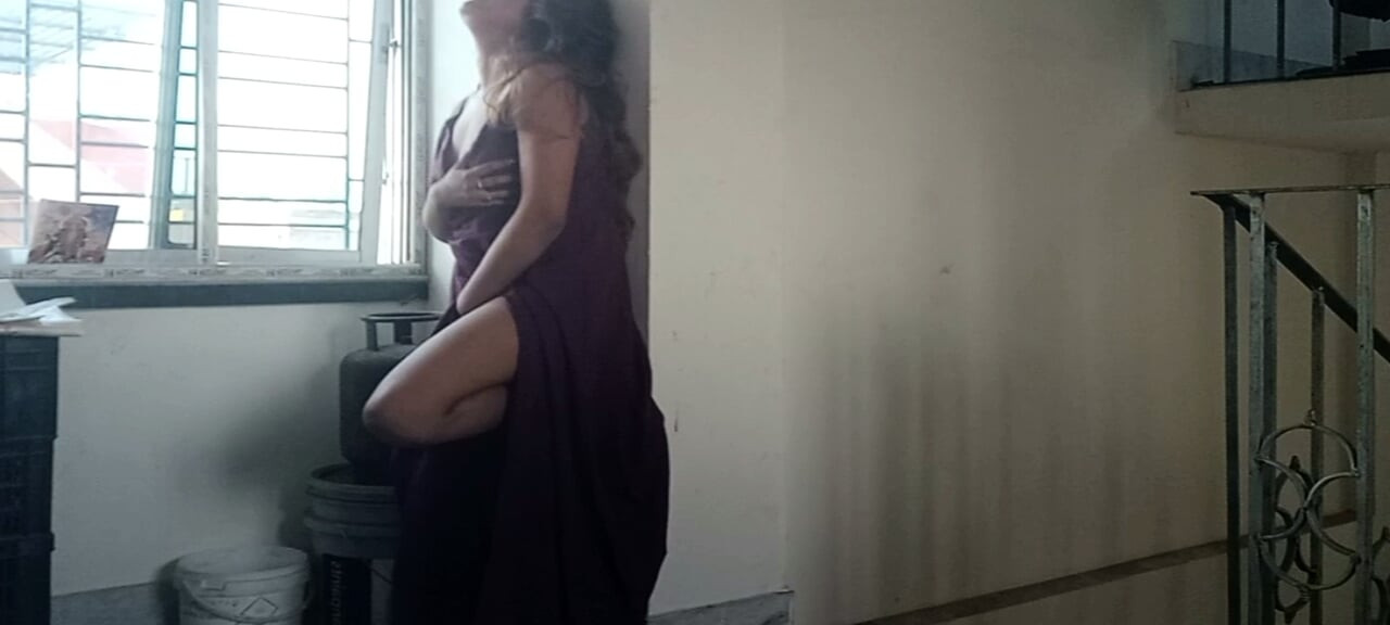 Hintli üvey kız kardeş üvey erkek kardeşiyle sikişiyor