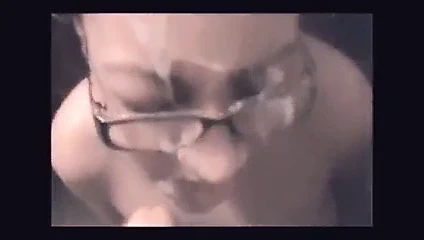 karısı içinde gözlük fucked ve verilen 12-spurts krem ​​yüz