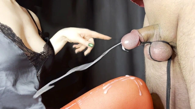 İki kez geldi ve kendi dölünü yedi.