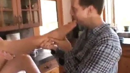 Ayak sevgisi çoraplı bebeğim