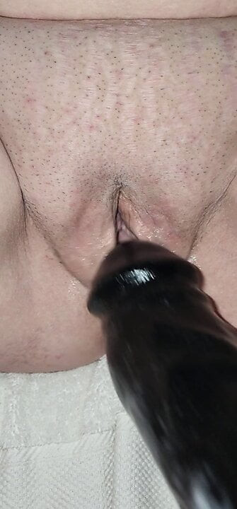 Sert zenci yarağı sikişi, amcığı esneterek esnetme, büyük zenci yarağı yapay penis, sert sikiş
