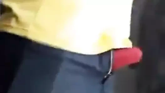 pegando no pau do eletricista enquanto ele trabalha