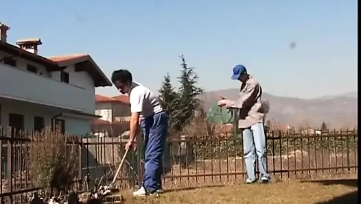 Büyük memeli olgun sürtük aynı anda iki adamı nasıl memnun etmeyi biliyor