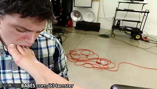 Footsiebabes alexis monroe yapar onu boşalmak üzerinde ona ayak