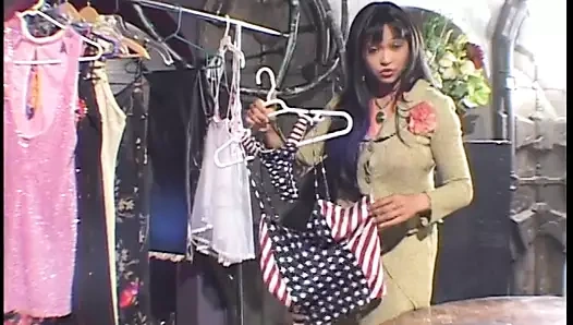 Sıcak Asya fahişe Başlarken çarptı sert