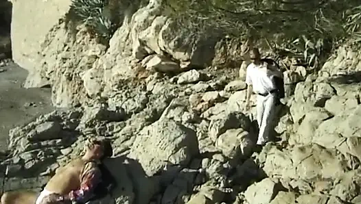 Ateşli emme ve okyanus kenarında sikiş