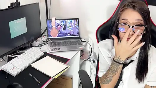 Bratty öğrenci ortalamada puan kazanmak için amını verdi