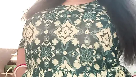 Desi boudi nude in kitchen and fingering in her bed.