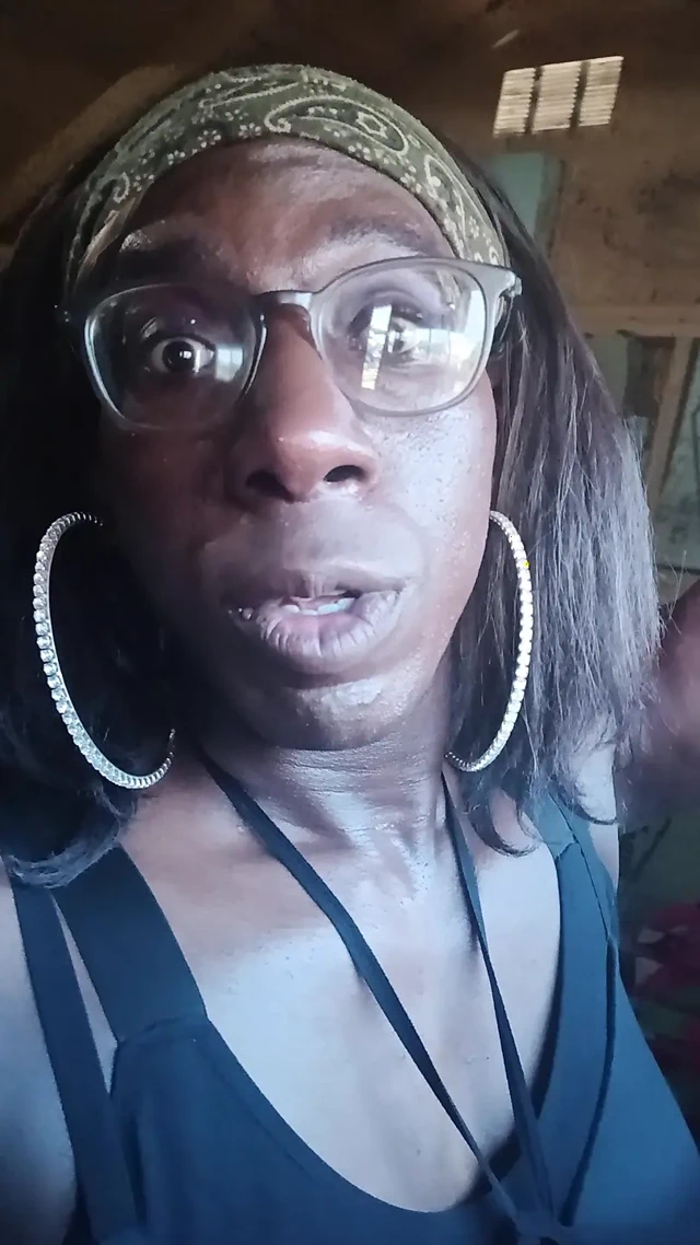 Arka bahçede biraz dışarıda seksi zaman