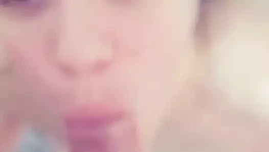 Göz teması ile yabancı ile ilk randevuda özensiz oral seks