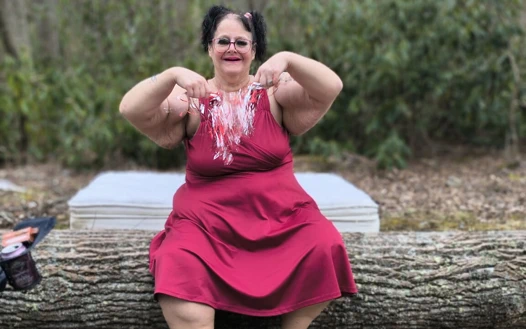 Fahişe festivali ödülü azgın kaltak yerde sikiliyor