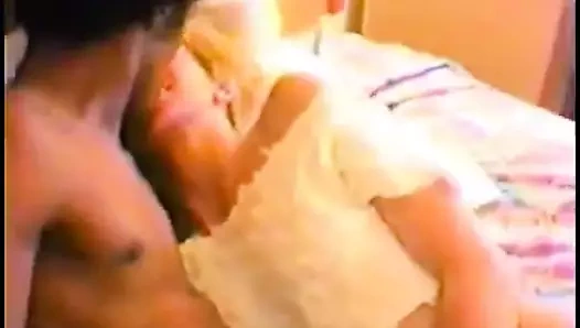 Kombine yeniden yükle - tam kontrol karısı mecbur olmaktan mutlu görünüyor