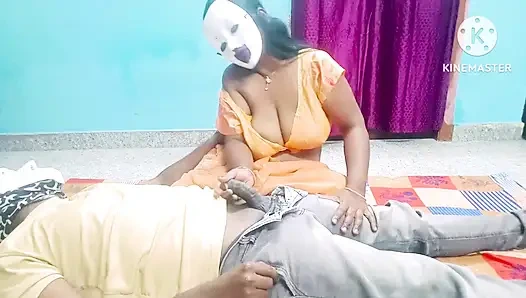 Doyumsuz seksi üvey annenin şehvetli duyguları genç üvey oğluna dönüyor