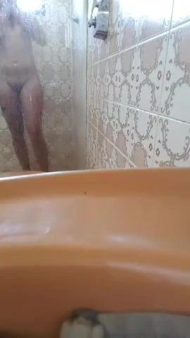 amatör kız üzerinde duş