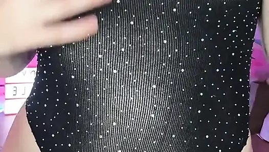 Bu dildo beni zevkle dolduruyor, gelmeye devam etmek için penisini ödünç verir misin?