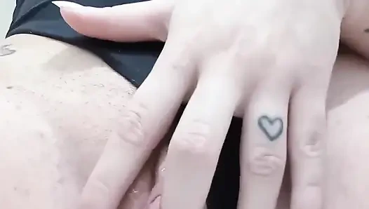 Gel benimle boşal. Gel.